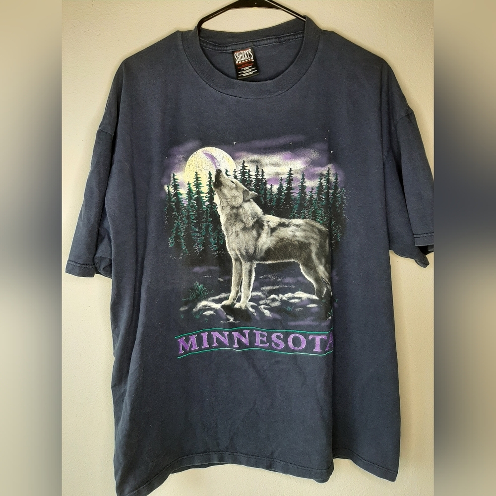 Minnesota wolf graphic size xl